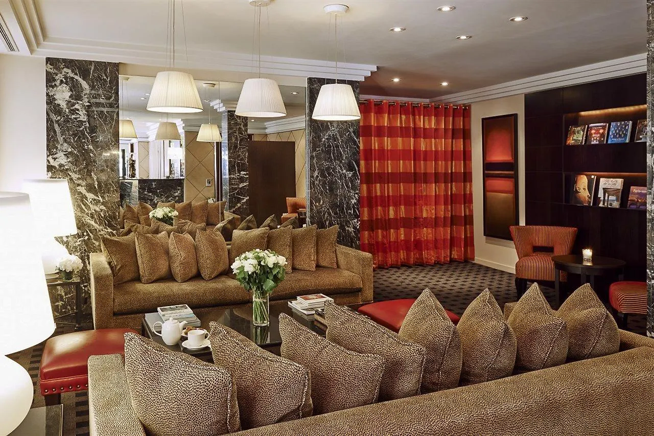 Hotel Plaza Tour Eiffel 4*